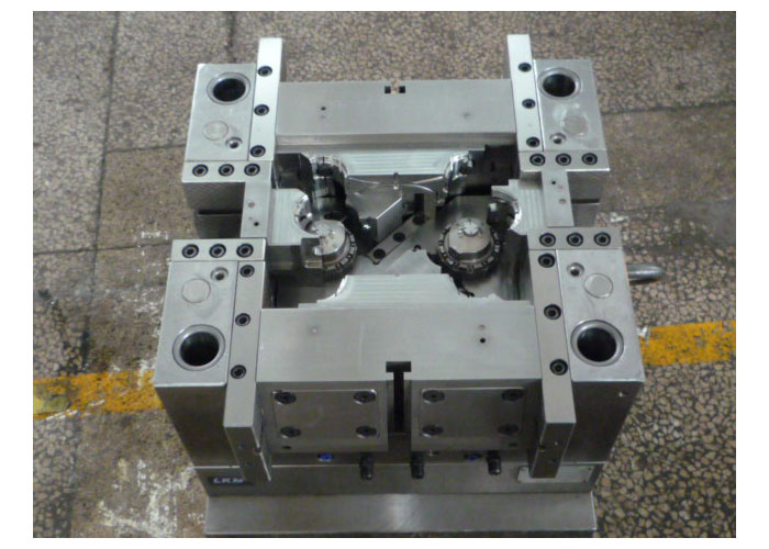 進出水泵精密模具